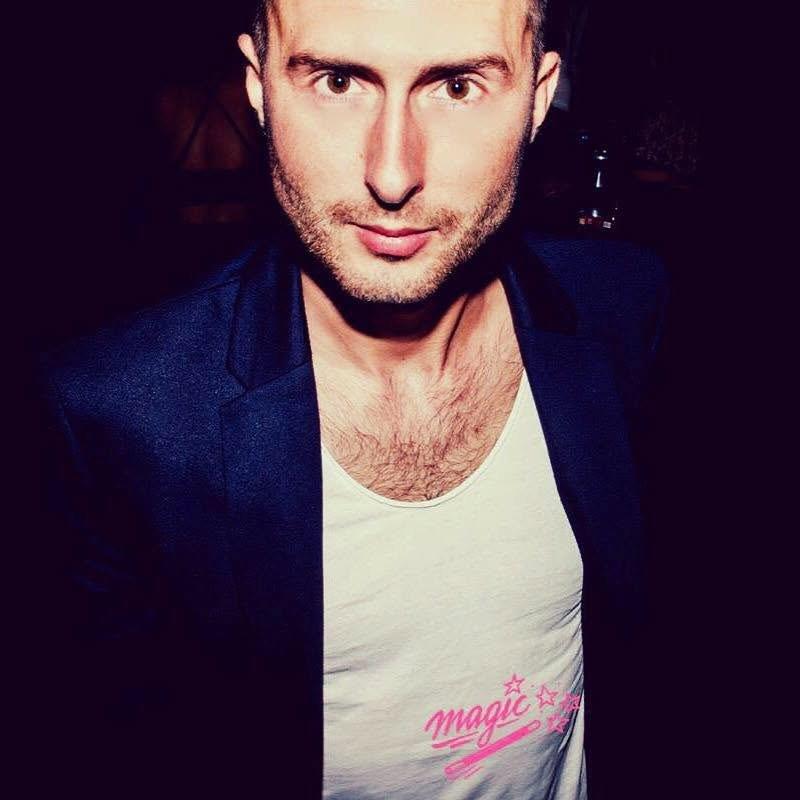 Maarten Fuchs in a blazer, evening portrait